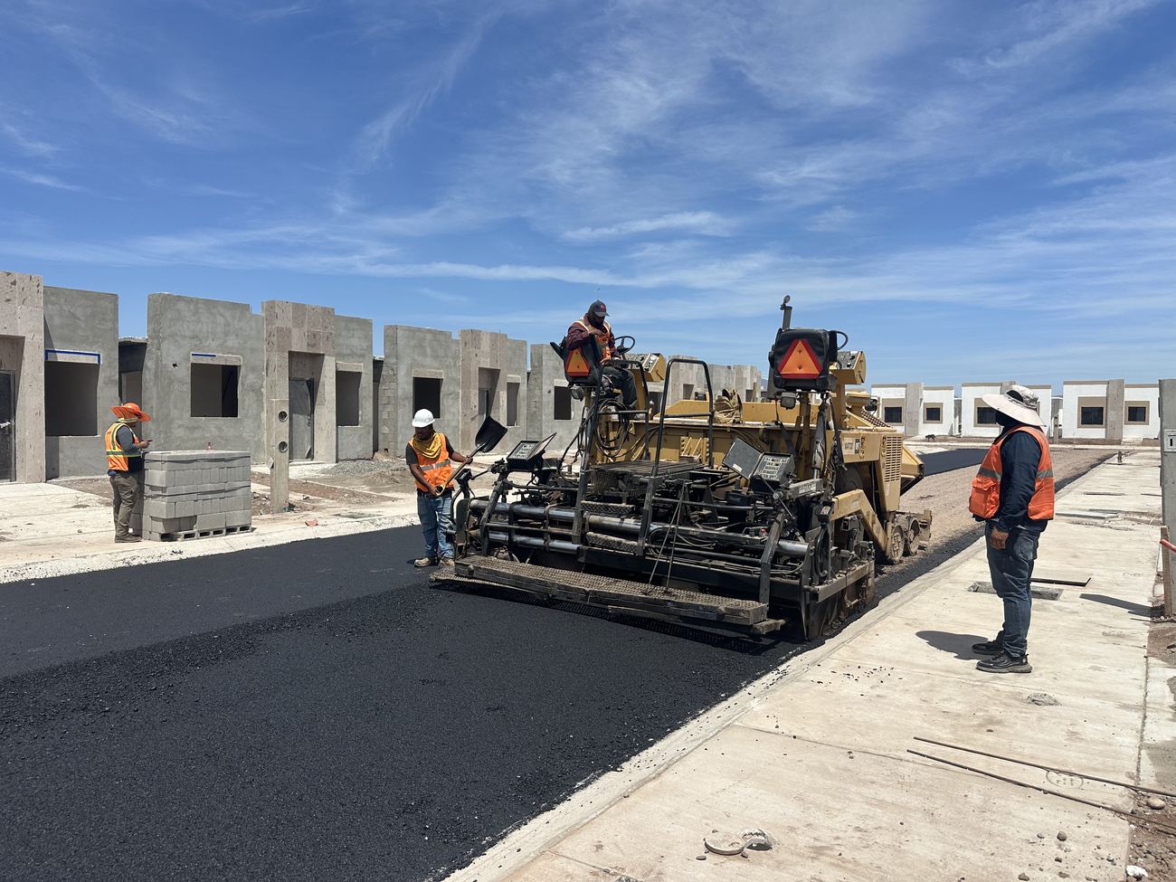 Pavimentación de vialidades en desarrollo AXICASA